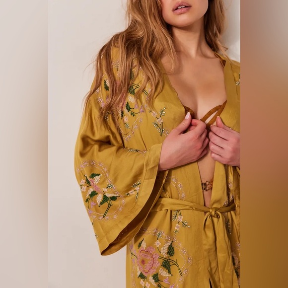 NWOT - Free People Intimately - Cross My Heart Embroidered Robe - Size Large - Picture 2 of 4
